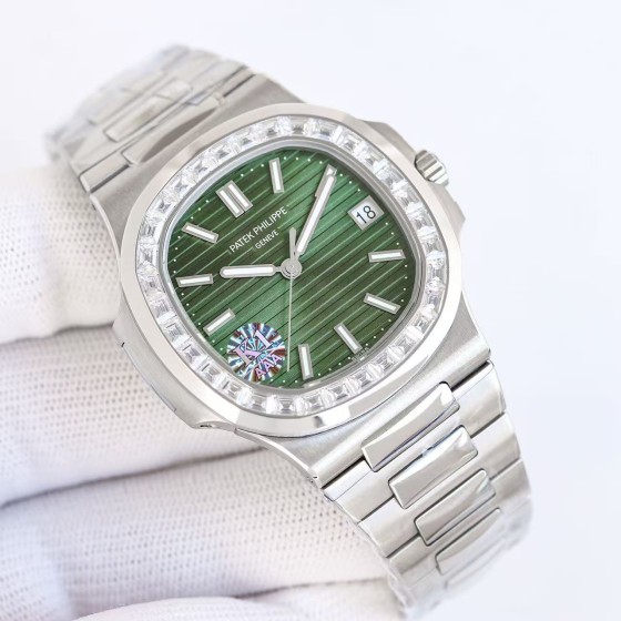 Patek Philippe Nautilus (K1 version): 33mm dial, 8.3mm thickness.