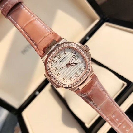 Patek Philippe 7010R: The Most Beautiful 32mm Nautilus