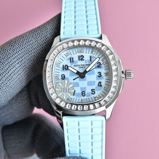 Patek Philippe Aquanaut Ladies' Mechanical Watch (35.6mm)