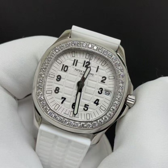 Patek Philippe Aquanaut Ladies' Mechanical Watch (35.6mm)