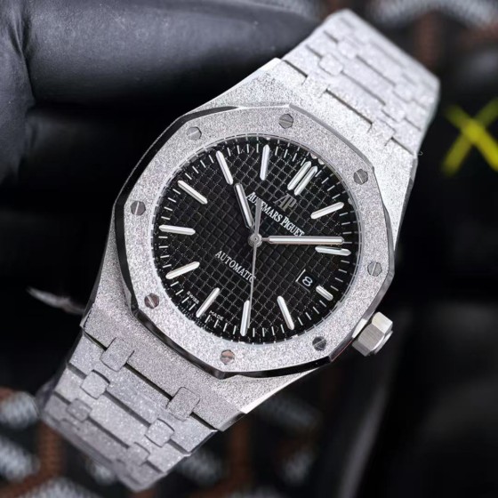 Audemars Piguet (AP) Royal Oak Series, sapphire crystal, dimensions 45mm x 12mm.